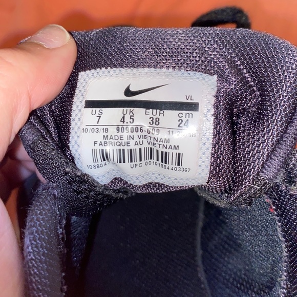 Women’s Nike Running Shoes - Picture 3 of 4